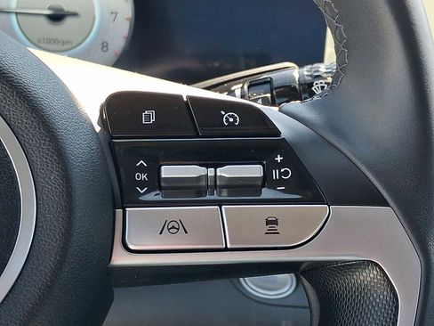 Used 2023 Hyundai Elantra Limited FWD image 23