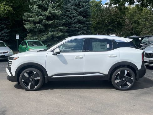 New 2025 Nissan Kicks SR w/ SR Premium Package image 2