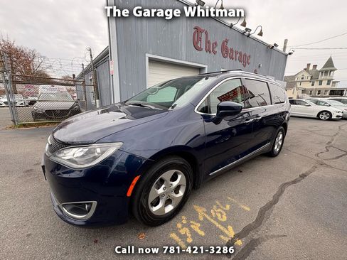 Used 2017 Chrysler Pacifica Touring-L Plus image 1