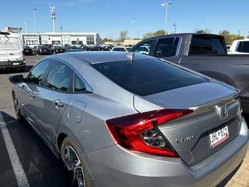 Used 2016 Honda Civic Touring image 4
