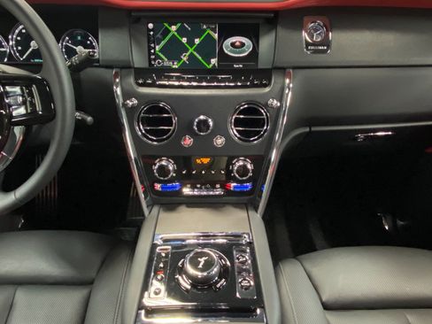 Used 2021 Rolls-Royce Cullinan image 36
