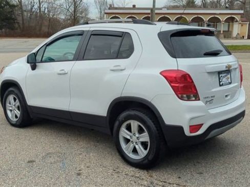 Certified 2022 Chevrolet Trax LT w/ LT Convenience Package image 6