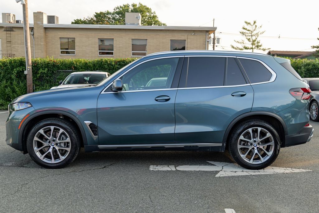 Used 2024 BMW X5 xDrive40i w/ Premium Package AWD/4WD image 4