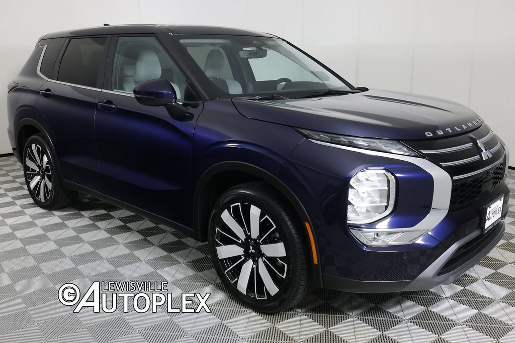 Used 2025 Mitsubishi Outlander SE FWD image 3