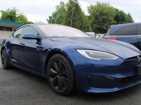 Used 2021 Tesla Model S Plaid image 3