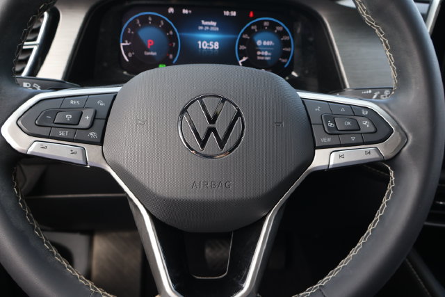Certified 2024 Volkswagen Atlas Cross Sport SE FWD image 21