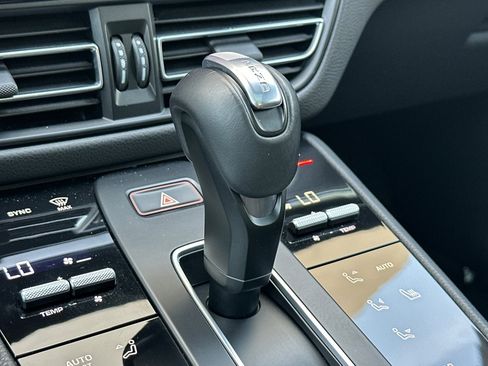 Used 2023 Porsche Macan AWD/4WD image 21