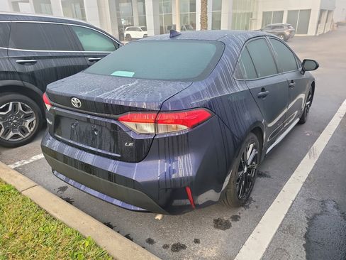 Used 2022 Toyota Corolla LE image 4