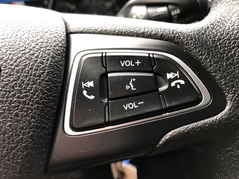 Used 2015 Ford Focus SE FWD image 29