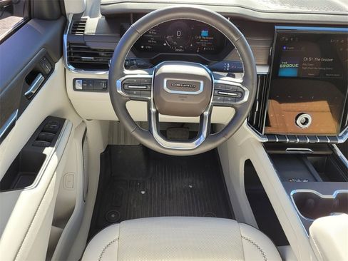 Used 2024 GMC Acadia Denali image 7