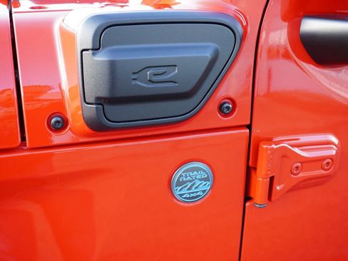 Certified 2025 Jeep Wrangler Unlimited Sahara w/ Safety Group image 15