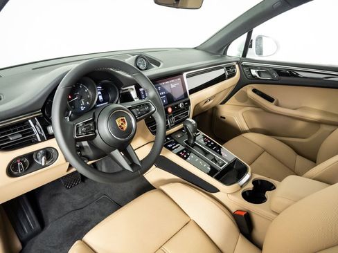 New 2026 Porsche Macan image 4