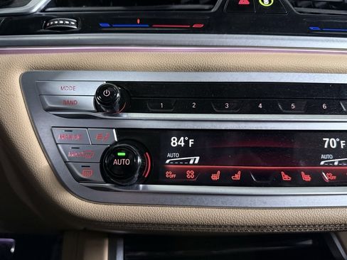 Used 2022 BMW 750i xDrive w/ Executive Package image 36