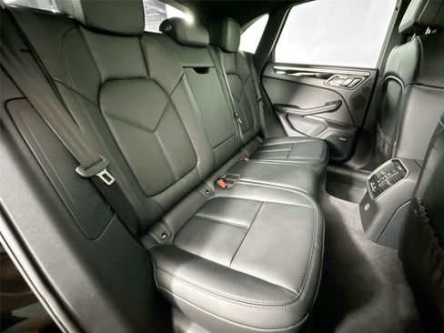 Certified 2026 Porsche Macan AWD/4WD image 21