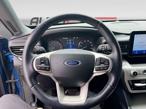 Used 2022 Ford Explorer XLT w/ Equipment Group 202A RWD image 11