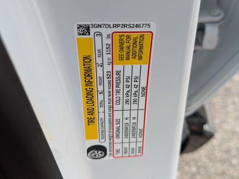 Used 2024 Chevrolet Equinox EV LT FWD image 38