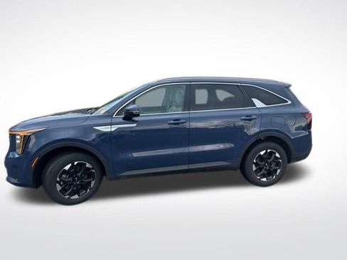 Used 2025 Kia Sorento S image 10