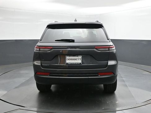 New 2025 Jeep Grand Cherokee Altitude image 8