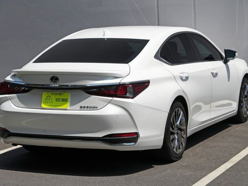 Used 2024 Lexus ES 300h w/ Accessory Package (Z2) FWD image 56