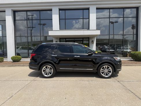 Used 2019 Ford Explorer Limited w/ Ford Safe & Smart Package AWD/4WD image 3