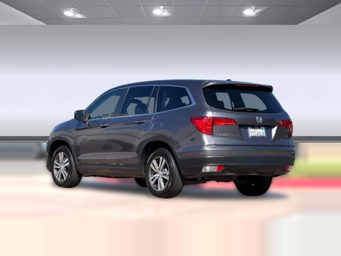 Used 2017 Honda Pilot EX image 3