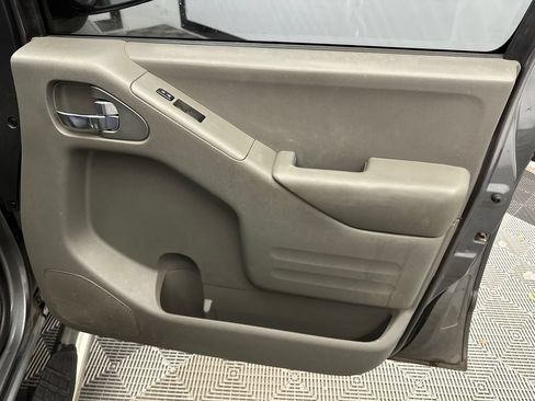 Used 2016 Nissan Frontier SV w/ SV Value Truck Package RWD image 14