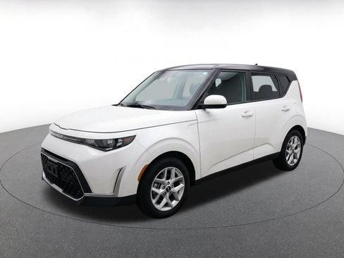 Used 2025 Kia Soul LX w/ LX Technology Package FWD image 3