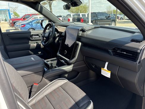 New 2026 GMC Yukon XL AT4 Ultimate AWD/4WD image 17
