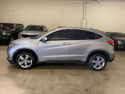 Used 2018 Honda HR-V LX image 7