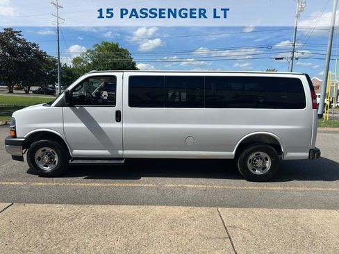 Used 2025 Chevrolet Express 3500 LT w/ LT Preferred Equipment Group RWD image 6