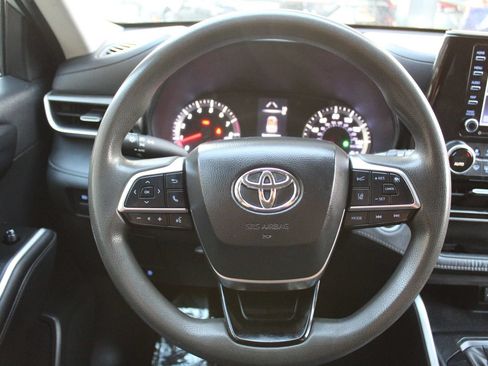 Used 2021 Toyota Highlander L FWD image 18