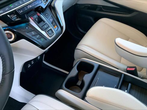 Used 2025 Honda Odyssey Touring image 16