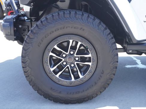 Used 2024 Jeep Wrangler Unlimited Rubicon AWD/4WD image 21