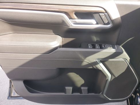 Used 2025 Chevrolet Silverado 1500 LT image 17