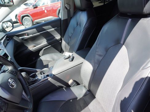 Used 2022 Toyota Camry XSE FWD image 21