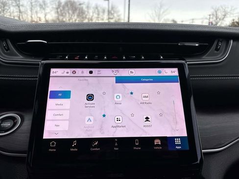 Used 2023 Jeep Grand Cherokee Limited w/ Black Appearance Package image 25