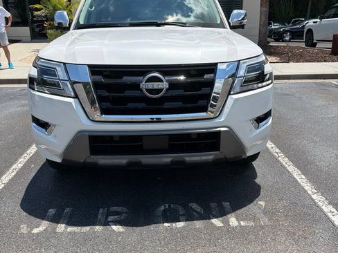 Used 2024 Nissan Armada Platinum w/ Captain's Chairs Package RWD image 2