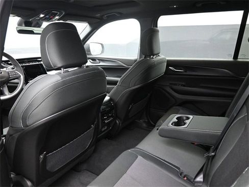New 2025 Jeep Grand Cherokee L Laredo image 17