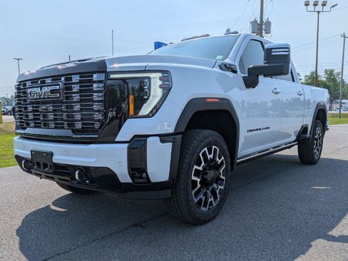 New 2026 GMC Sierra 2500 Denali Ultimate w/ LPO, Black Badging Package AWD/4WD image 4