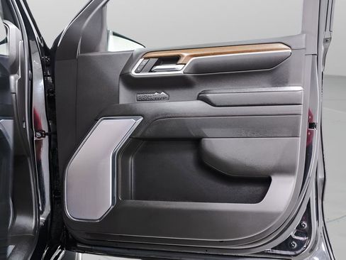 Used 2024 Chevrolet Silverado 1500 High Country w/ High Country Premium Package AWD/4WD image 33