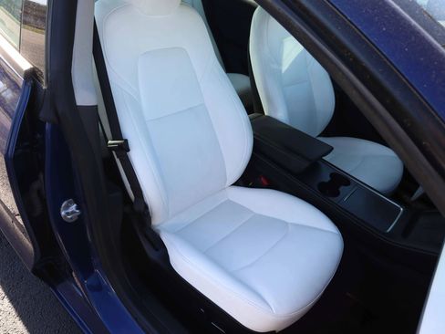 Used 2023 Tesla Model 3 Standard Range image 5