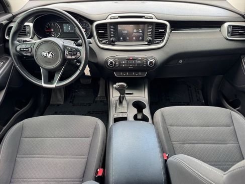 Used 2017 Kia Sorento AWD w/ LX Convenience Package image 12