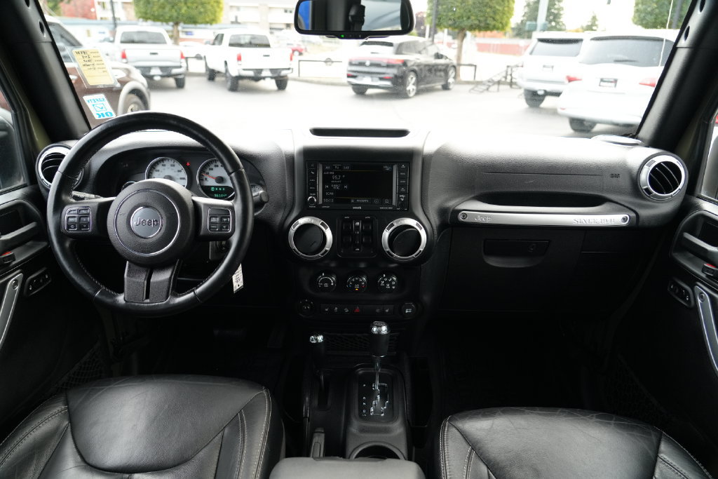 Used 2015 Jeep Wrangler Unlimited Sahara w/ Connectivity Group AWD/4WD image 23