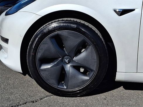 Used 2020 Tesla Model 3 Standard Range Plus image 10