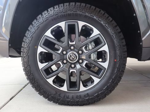 Used 2022 Toyota Tundra Limited AWD/4WD image 5