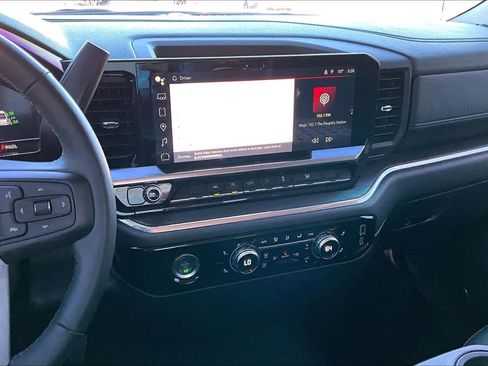 Used 2024 GMC Sierra 1500 SLT image 7