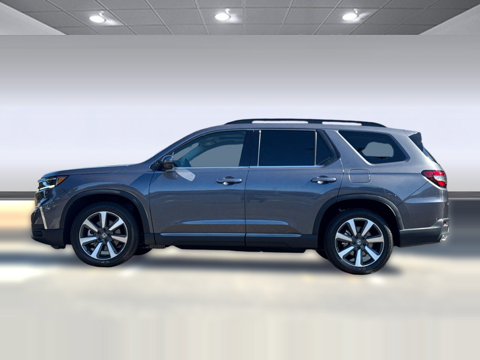 Certified 2025 Honda Pilot Touring image 2