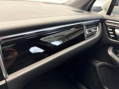 Certified 2023 Porsche Macan AWD/4WD image 33