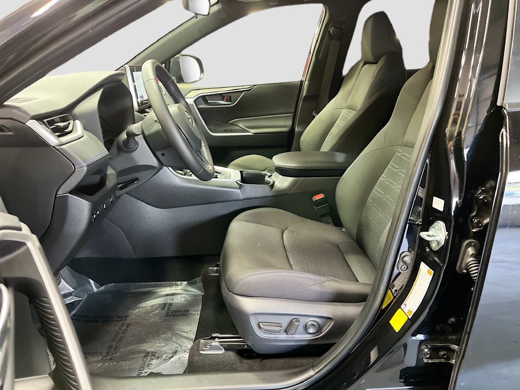 Used 2025 Toyota RAV4 SE w/ Convenience Package AWD/4WD image 21