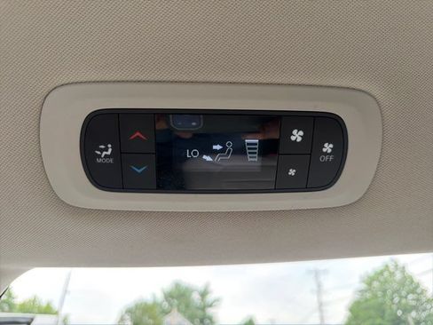 Used 2017 Chrysler Pacifica LX FWD image 38